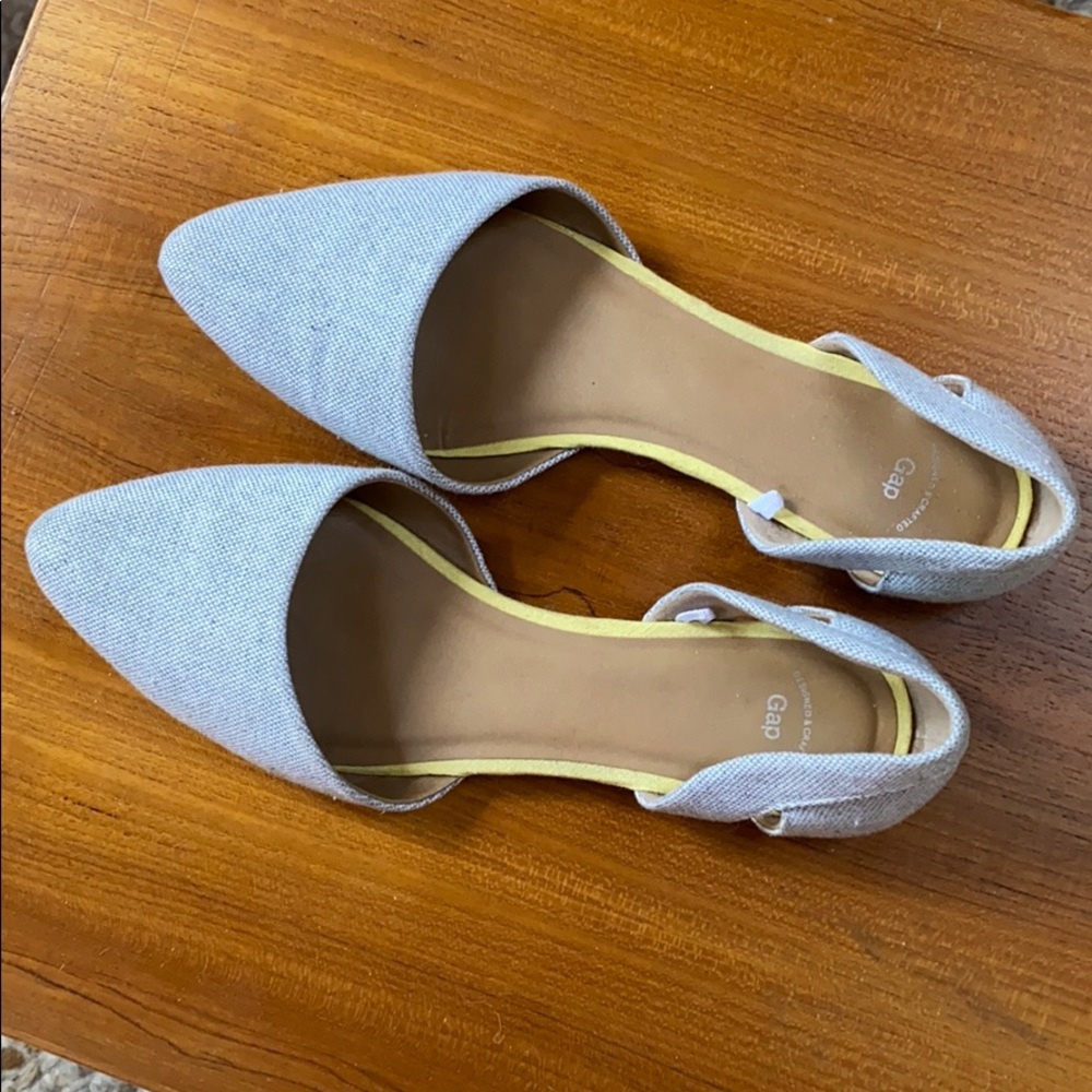 • Gap • gray pointy d’Orsay flats